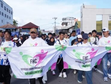 Gerak jalan dalam peringatan hari autis sedunia 2026, para penyandang disabilitas juga dibagi kartu untuk mendapat pelayanan umum tanpa diskriminasi. Dok.Prokopim.