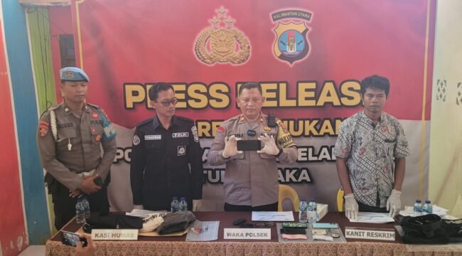 Jumpa pers kasus pengungkapan penipuan eks karywan Toko elektronik kepada pembeli freezer, Jumat (24/4/2026).