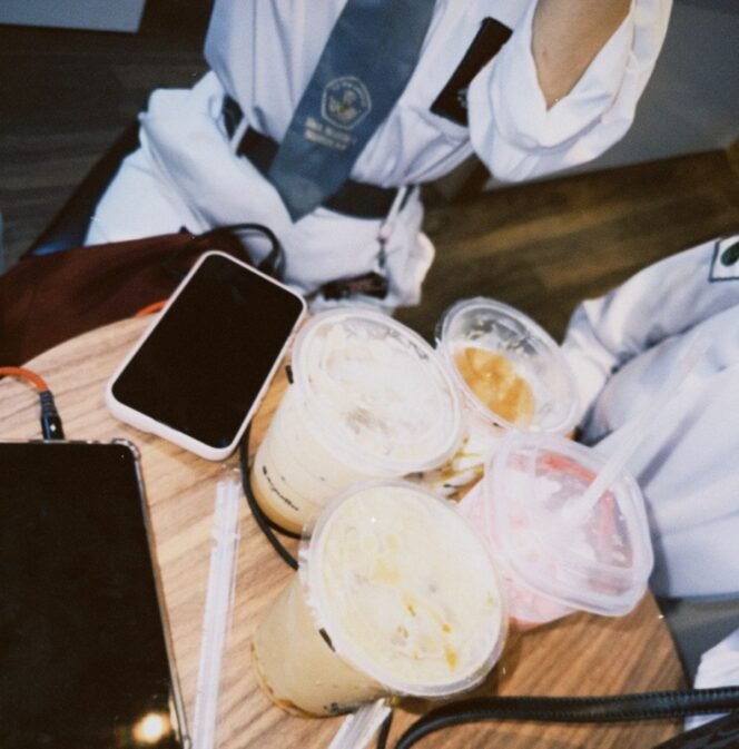 
					Aneka minuman yang dikemas dengan gelas plastik, kini mengalami kenaikan harga. Dok.Reyna.