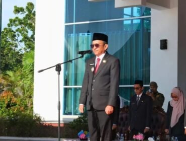 Wakil Bupati Nunukan, Hermanus, memimpin upacara Peringatan Hari Otonomi Daerah ke 30 di halaman Kantor Bupati Nunukan, Senin, (27/4/2026). Dok.Prokopim.