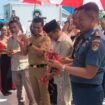 Pembina Yayasan Aztrada Jaya, Ibnu Saud dan Bupati Nunukan, Irwan Sabri bersama unsur Forkopimda menggunting pita sebagai tanda dimulainya operasional SPPG Selisun, Senin (20/4/2026).