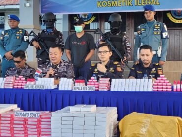 Jumpa Pers penangkapan kosmetik ilegal asal Malaysia di dermaga tradisional Sebatik oleh TNI AL dan BAIS TNI.