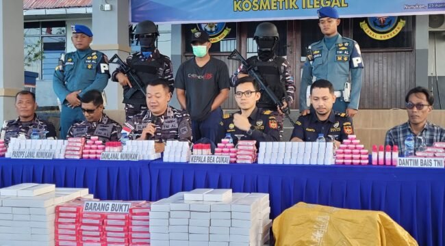 Jumpa Pers penangkapan kosmetik ilegal asal Malaysia di dermaga tradisional Sebatik oleh TNI AL dan BAIS TNI.