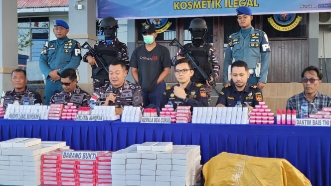 
					Jumpa Pers penangkapan kosmetik ilegal asal Malaysia di dermaga tradisional Sebatik oleh TNI AL dan BAIS TNI.