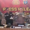 Jumpa Pers pengungkapan kasus dugaan TPPO yang dilakukan seorang supir Angkot, GE (42), di Mapolsek KSKP Nunukan, Jumat (24/4/2026).
