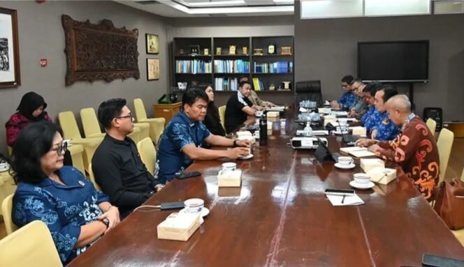 
					Panitia Khusus (Pansus) IV DPRD Provinsi Kalimantan Utara, melakukan kunjungan kerja ke Perpustakaan Nasional Republik Indonesia di Jakarta, Kamis (9/4/2026). Dok.DPRD Kaltara.