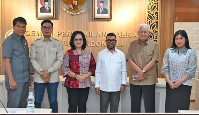 
					Komisi IV DPRD Provinsi Kalimantan Utara, dipimpin Sekretaris Komisi IV Rumah Tumbo, bersama anggota, Muhammad Hatta, Rahman, dan Listiani, melaksanakan audiensi bersama Komite III Dewan Perwakilan Daerah Republik Indonesia, Rabu (8/4/2026). Dok.DPRD Kaltara.