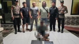 Polisi mengamankan A, pencuri sound system masjid di Sebatik. Polisi menghadiahi A dengan timah panas karena melawan petugas dan mencoba kabur. Dok.Polres Nunukan.