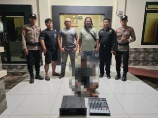 Polisi mengamankan A, pencuri sound system masjid di Sebatik. Polisi menghadiahi A dengan timah panas karena melawan petugas dan mencoba kabur. Dok.Polres Nunukan.