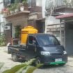 Mobil pikap penjual air bersih saat melayani pemesanan air. Dok.Suharman.