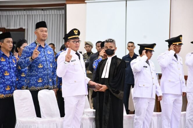 
					Sebanyak 208 pejabat administrator, pengawas, dan fungsional di lingkungan Pemerintah Kabupaten Nunukan, dilantik dan diambil sumpah jabatan pada Selasa (7/4/2026). Dok.Edy Santri.