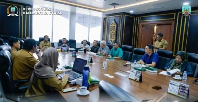 
					DPRD Provinsi Kalimantan Utara terus mendorong percepatan penyusunan Rencana Tata Ruang Wilayah Provinsi (RTRWP) yang hingga kini belum dapat masuk tahap pembahasan lintas sektoral di tingkat pusat melalui rapat bersama OPD terkait. Dok.DPRD Kaltara.