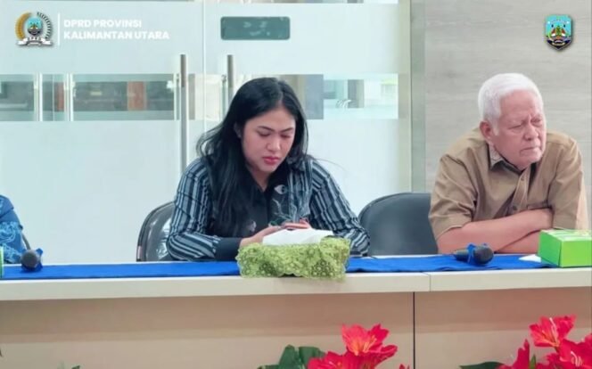 
					Ketua Komisi IV DPRD Kaltara, Tamara Moriska memimpin Raker, membahas permintaan pembentukan Satuan Tugas (Satgas) di bidang pengawasan ketenagakerjaan sebagai upaya memperkuat sistem pengawasan di daerah bersama Dinas Tenaga Kerja dan Transmigrasi (Disnakertrans) Provinsi Kalimantan Utara serta Pihak Kahutindo, di Ruang Rapat Kantor Badan Penghubung Provinsi Kalimantan Utara di Tarakan, Selasa (14/4/2026). Dok.DPRD Kaltara/