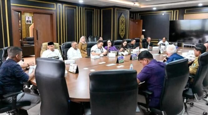 
					DPRD Provinsi Kalimantan Utara, menggelar rapat gabungan, membahas kekurangan Dana Bagi Hasil (DBH) kepada Kabupaten/Kota, Senin (20/04/26). Dok. DPRD Kaltara.