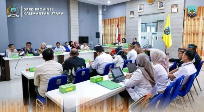 
					Panitia Khusus (Pansus) IV DPRD Kaltara, menggelar rapat kerja membahas Rancangan Peraturan Daerah (Raperda) tentang Pengembangan Perbukuan dan Budaya Literasi, di Kantor Badan Penghubung Provinsi Kalimantan Utara Kota Tarakan, Rabu (22/4/2026). Dok.DPRD Kaltara.