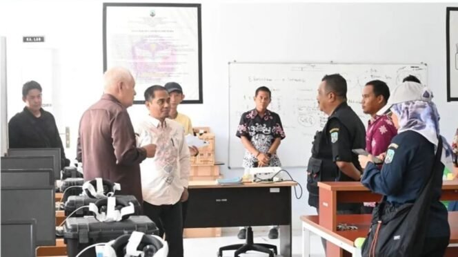 
					Anggota Pansus LKPJ Kaltara 2025, Ruman Tumbo dan La Dulah, meninjau berbagai proyek strategis lintas sektor, mulai dari infrastruktur jalan, pendidikan, hingga fasilitas pendukung pelayanan publik di Nunukan. Dok.DPRD Kaltara.