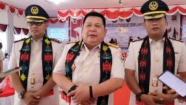 Kakanwil Dirjen Pemasyarakatan Kaltim, Endang Lintang Hardiman (tengah) bersama Kalapas Nunukan lama, Puang Dirham (Kanan) dan Kalapas baru Donny Setiawan (kiri) saat acara Sertijab dan Deklarasi Zero Halinar di LAPAS Nunukan, Kamis (23/4/2026).