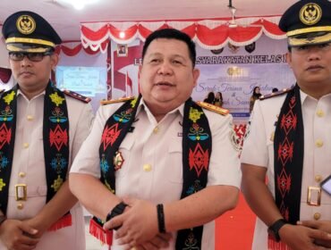 Kakanwil Dirjen Pemasyarakatan Kaltim, Endang Lintang Hardiman (tengah) bersama Kalapas Nunukan lama, Puang Dirham (Kanan) dan Kalapas baru Donny Setiawan (kiri) saat acara Sertijab dan Deklarasi Zero Halinar di LAPAS Nunukan, Kamis (23/4/2026).