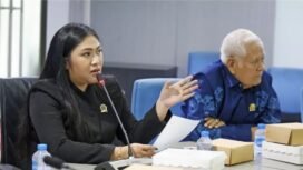 Ketua Komisi IV, Tamara Moriska, bersama Sekretaris Komisi IV, Ruman Tumbo, menghadiri Sosialisasi Sistem Penerimaan Murid Baru (SPMB) tahun ajaran 2026/2027, di Ruang Rapat Benuanta, Gedung Gabungan Dinas II, Senin (20/4/2026). DPRD Kaltara.