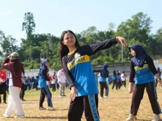 Pelajar SMPN I Nunukan menari Jepen sebagai salah satu pelestarian budaya lokal. Dok.Prokopim.