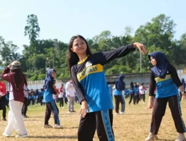 Pelajar SMPN I Nunukan menari Jepen sebagai salah satu pelestarian budaya lokal. Dok.Prokopim.