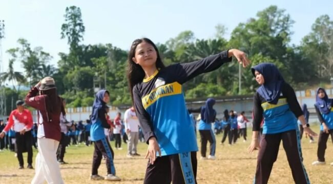 Pelajar SMPN I Nunukan menari Jepen sebagai salah satu pelestarian budaya lokal. Dok.Prokopim.