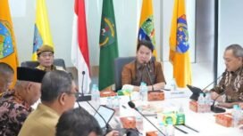 Ketua DPRD Provinsi Kalimantan Utara, H. Achmad Djufrie, bersama Gubernur Kalimantan Utara, Zainal Arifin Paliwang, menghadiri pertemuan strategis dalam rangka membahas peluang investasi pengembangan jalur kereta api lintas Kalimantan Utara, di Kantor Badan Penghubung Provinsi Kaltara di Jakarta, Selasa (21/04/2026). Dok.DPRD Kaltara.