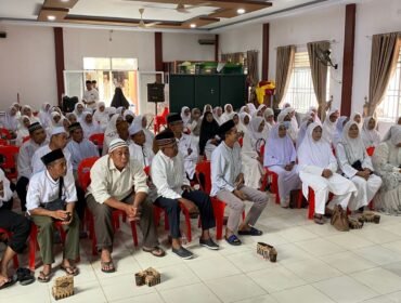 Calhaj Nunukan saat mengikuti Manasik oleh Petugas Kemenag. Dok.Kemenag Nunukan.
