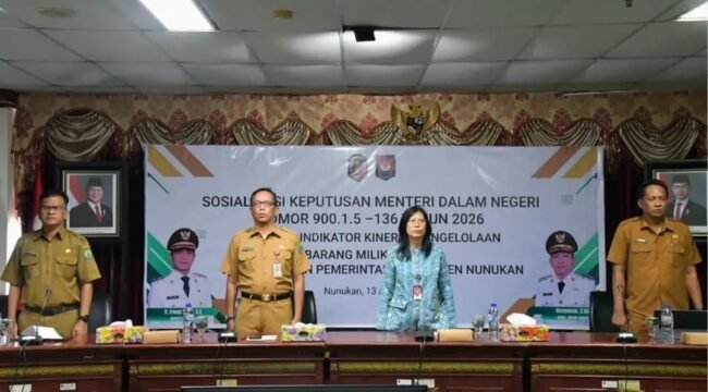 Pj. Sekretaris Daerah Drs. Raden Iwan Kurniawan membuka kegiatan Sosialisasi Keputusan Mendagri terkait Indikator Kinerja Pengelolaan Barang Milik Daerah (BMD), Senin (13/4/2026). Dok.Prokopim.