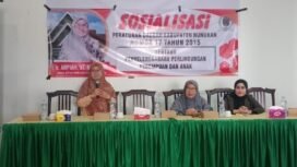 Wakil Ketua DPRD Nunukan, Kalimantan Utara, Arpiah, memberikan sosialisasi dan edukasi terkait Perda Nomor 17 Tahun 2015 tentang Penyelenggaraan Perlindungan Perempuan dan Anak, di Ballroom Hotel Neo Fortuna Nunukan, Minggu (03/5/2026). Dok.DPRD Nunukan.