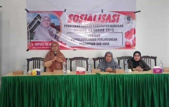 
					Wakil Ketua DPRD Nunukan, Kalimantan Utara, Arpiah, memberikan sosialisasi dan edukasi terkait Perda Nomor 17 Tahun 2015 tentang Penyelenggaraan Perlindungan Perempuan dan Anak, di Ballroom Hotel Neo Fortuna Nunukan, Minggu (03/5/2026). Dok.DPRD Nunukan.