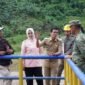 Bupati Nunukan, Irwan Sabri bersama Anggota DPRD dan Forkopimda meninjau pintu air Embung Lapri sembari mencari solusi mandeknya proses pembayaran ganti rugi bagi warga terdampak perluasan Embung Lapri. Dok.Prokopim Nunukan.