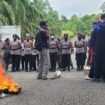 Aliansi Mahasiswa dan Masyarakat (AMM) Kabupaten Nunukan, Kalimantan Utara, beramai ramai mendatangi Gedung DPRD Nunukan, Rabu (6/5/2026).