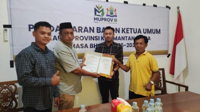 
					Syamsul Bahri, salah satu kandidat Ketua Kadin Kaltara saat mengembalikan berkas pendaftaran. Dok.Nurul Huda.