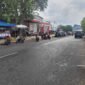 Jalan Bahari, areal Tanah Merah. Sepanjang badan jalan ini menjadi lokasi relokasi PKL alun alun. 