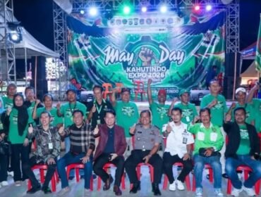 Ketua DPRD Provinsi Kalimantan Utara, H. Achmad Djufrie, bersama Sekretaris Komisi IV, Dr. Syamsuddin Arfah, menghadiri dialog interaktif pada May Day Kahutindo Expo 2026 Kota Tarakan, di Area Lahan Bandara Juwata Tarakan, Kamis (30/04/2026) malam.  Dok.DPRD Kaltara.