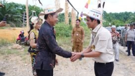 Sambutan salah satu tokoh adat saat Bupati Nunukan Irwan Sabri meresmikan dua desa persiapan di Sei Manggaris, Desa Sei Kapal Jaya Taka dan Desa Sekalayan. Dok.Prokopim.