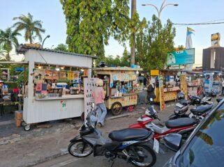 Pemandangan alun alun Nunukan yang dipenuhi PKL. Dok. Edy.