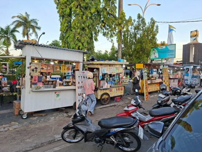 
					Pemandangan alun alun Nunukan yang dipenuhi PKL. Dok. Edy.