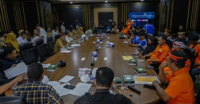 
					Dewan Perwakilan Rakyat Daerah (DPRD) Provinsi Kalimantan Utara, menggelar Rapat Dengar Pendapat (RDP) bersama Partai Buruh Exco Kalimantan Utara, perwakilan serikat buruh, organisasi masyarakat, serta Organisasi Perangkat Daerah (OPD) terkait, di Ruang Rapat DPRD, Selasa (5/5/2026). Dok.DPRD Kaltara.