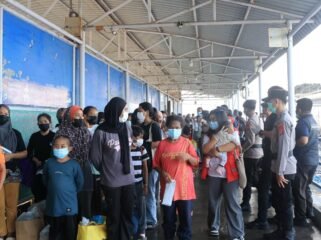 Sejumlah deportan yang dipulangkan BP3MI Nunukan melalui Pelabuhan Tunon Taka, Nunukan. Dok.BP3MI Nunukan.