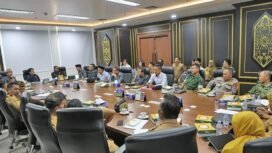 Ketua DPRD Provinsi Kalimantan Utara, H. Achmad Djufrie, meminpin Rapat Dengar Pendapat (RDP) gabungan Komisi II dan Komisi III, bersama mitra kerja, Senin (11/05/2026). Dok.DPRD Kaltara.