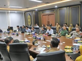 Ketua DPRD Provinsi Kalimantan Utara, H. Achmad Djufrie, meminpin Rapat Dengar Pendapat (RDP) gabungan Komisi II dan Komisi III, bersama mitra kerja, Senin (11/05/2026). Dok.DPRD Kaltara.