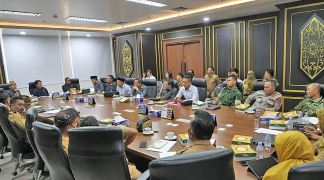 
					Ketua DPRD Provinsi Kalimantan Utara, H. Achmad Djufrie, meminpin Rapat Dengar Pendapat (RDP) gabungan Komisi II dan Komisi III, bersama mitra kerja, Senin (11/05/2026). Dok.DPRD Kaltara.