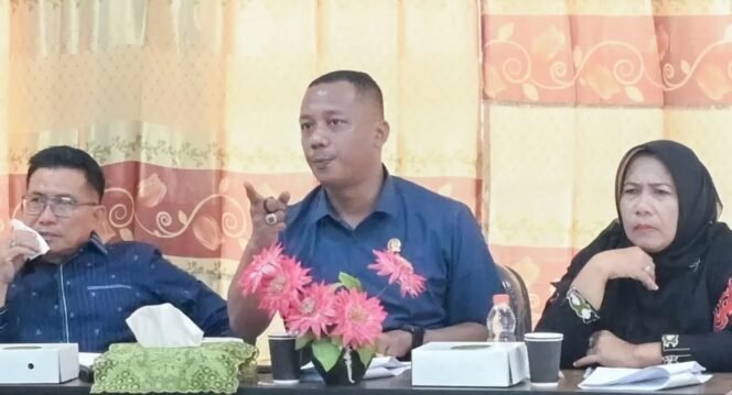 
					Panitia Khusus (Pansus) III DPRD Provinsi Kalimantan Utara (Kaltara), menggelar rapat koordinasi bersama Organisasi Perangkat Daerah (OPD) dan tim pakar, mematangkan pembahasan Rancangan Peraturan Daerah (Ranperda) Tata Cara Perizinan Pengusahaan Sumber Daya Air di Wilayah Sungai Kayan. Dok.DPRD Kaltara.