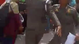 Tangkapan layar petugas Satpol PP Nunukan cekcok dengan pedagang di Alun Alun, Minggu (17/5/2026).