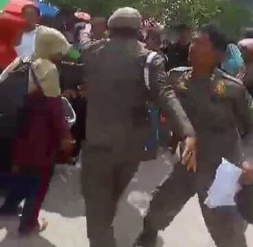 Tangkapan layar petugas Satpol PP Nunukan cekcok dengan pedagang di Alun Alun, Minggu (17/5/2026).