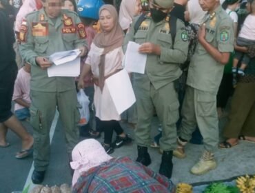 Keterlibatan Anggota Satpol PP, HA saat sosialisasi RTH bagi pedagang di alun alun Nunukan, menjadi sorotan masyarakat.