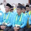 Penjabat (Pj.) Sekretaris Daerah Kabupaten Nunukan, Drs. Raden Iwan Kurniawan dan Kepala Dinas Pendidikan Kabupaten Nunukan, Akhmad, tercatat dala, rombongan Calon Jamaah Haji (CJH) asal Kabupaten Nunukan tahun 1447 H/2026 yang dilepas oleh Bupati Nunukan, di Aula lantai 5 kantor Bupati Nunukan, Kamis (30/4/2026). Dok.Prokopim.
