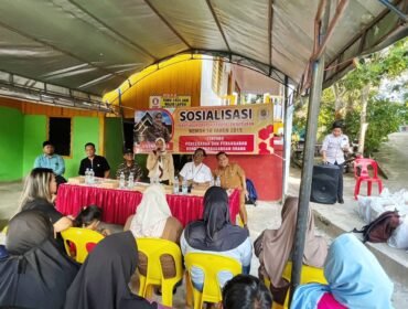 Anggota DPRD Nunukan, Ustania, mensosialisasikan Peraturan Daerah (Perda) Nunukan, Nomor 16 tahun 2015 tentang Pencegahan dan Penanganan Korban Perdagangan Orang. Dok.DPRD Nunukan.